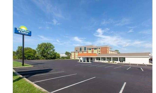 Days inn & suites by wyndham grand rapids near downtown