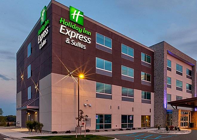 Holiday inn express & suites cedar springs grand rapids n