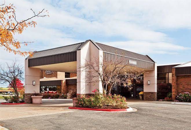 The Plaza Grand Rapids Airport Hotel Image