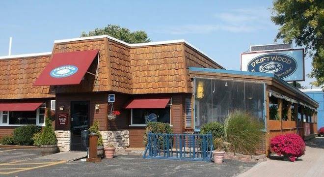 The driftwood motel restaurant & sports bar