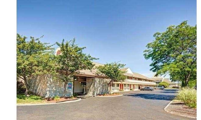 Days inn & suites by wyndham monroe