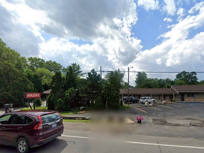 Red arrow motel