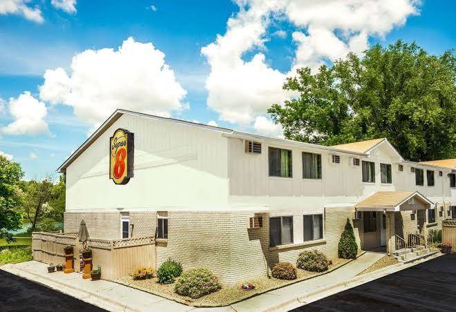 Super 8 by wyndham chaska