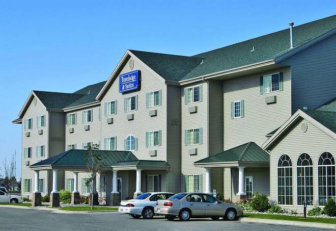 Travelodge & suites by wyndham fargo moorhead