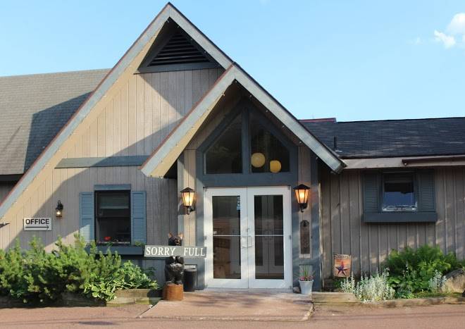 Cliff dweller hotel on lake superior
