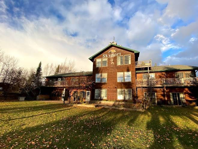 Skyport Lodge & Raven Rock Grill Image