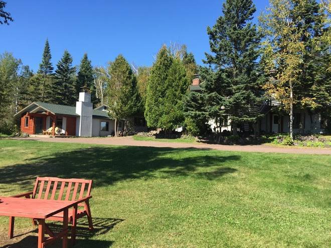 Thomsonite beach inn & suites