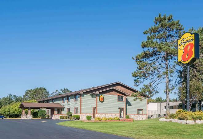 Super 8 By Wyndham Baxter Brainerd Area Image
