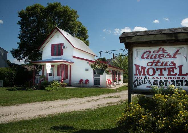 A guest hus motel and historic knotty pine cabins