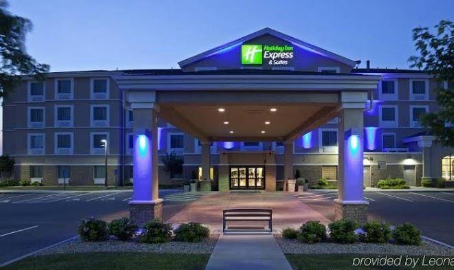 Holiday inn express & suites rogers