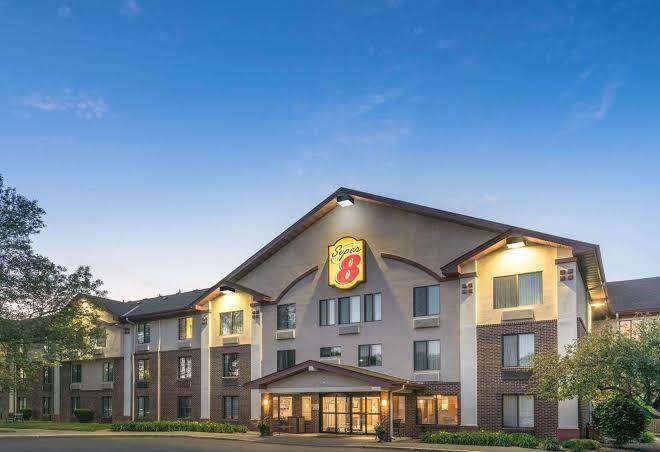 Super 8 by wyndham bloomington airport