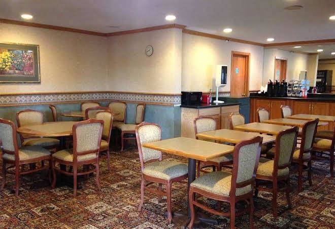 Travelodge By Wyndham Brooklyn Center Image