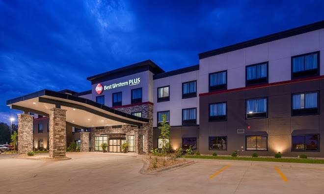 Best western plus at la crescent event center