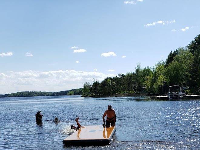 Retreats on white iron lake