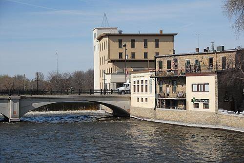 Froggy bottoms river suites