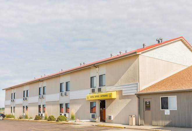 Super 8 by wyndham luverne i90