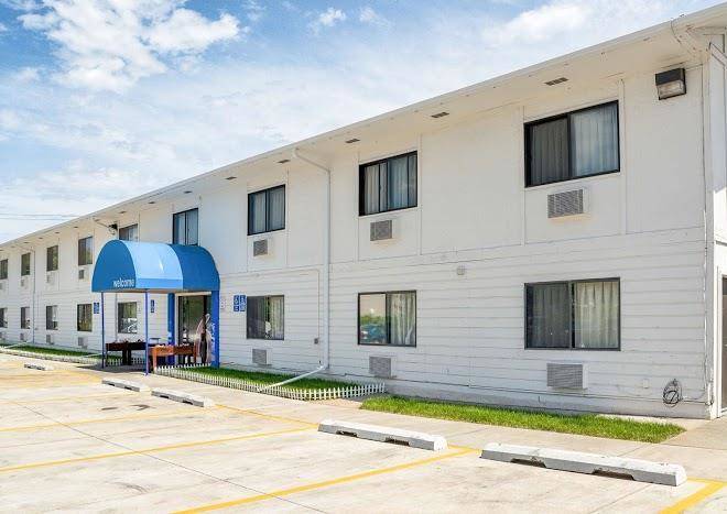 Motel 6 Duluth Mn Image