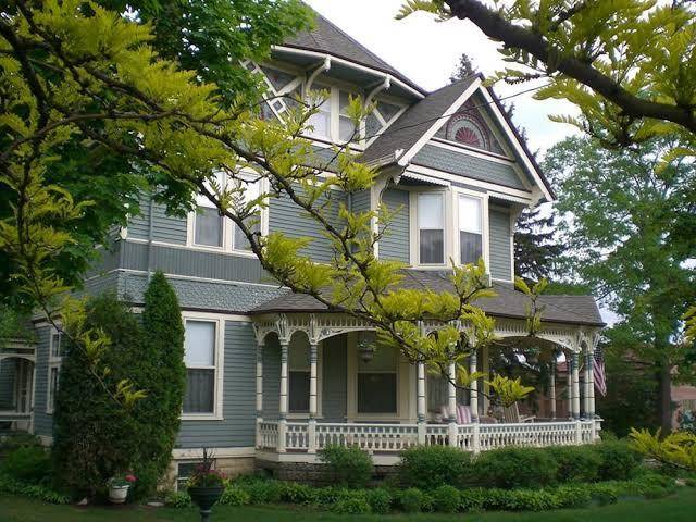 Aurora Staples Inn Image