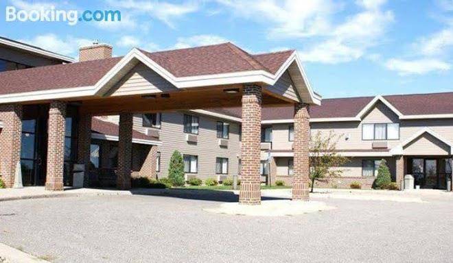 Madelia hotel & suites