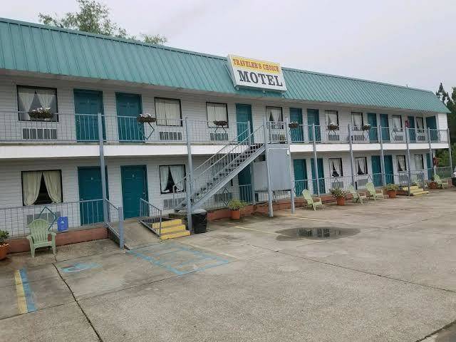 Traveler's choice motel