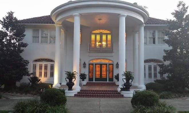 Oak crest mansion inn