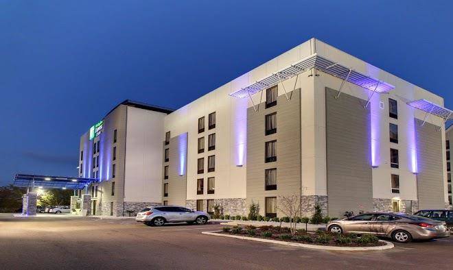 Holiday inn express & suites jackson downtown coliseum