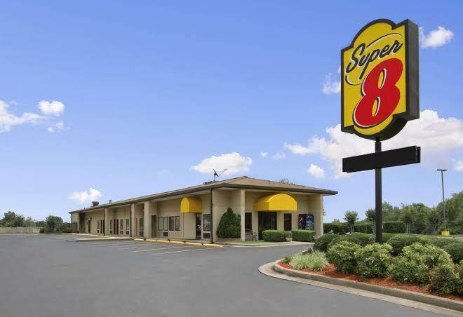 Super 8 by wyndham tupelo airport