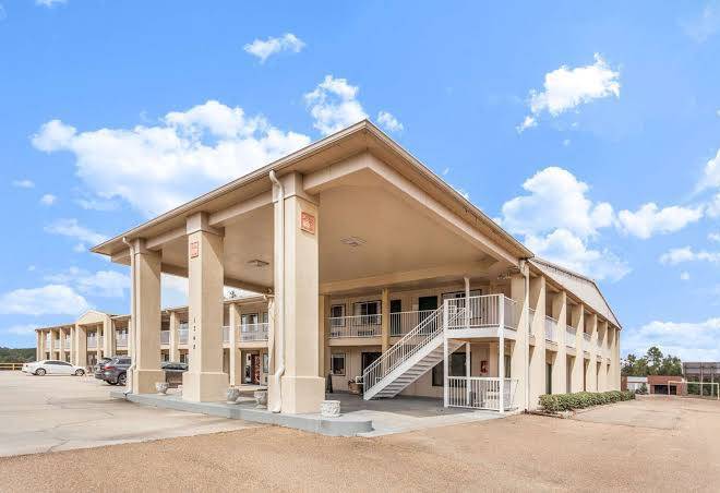 Super 8 by wyndham brookhaven