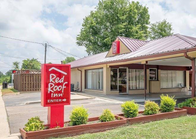 Red roof inn starkville university