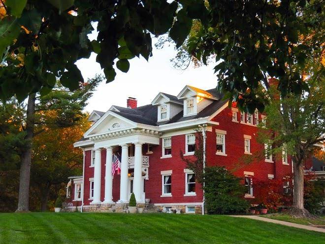 Inn on crescent lake