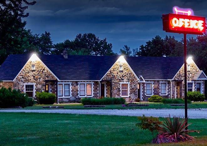 Wagon wheel motel