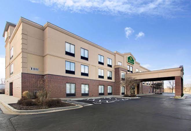 La quinta inn & suites by wyndham springfield airport plaza