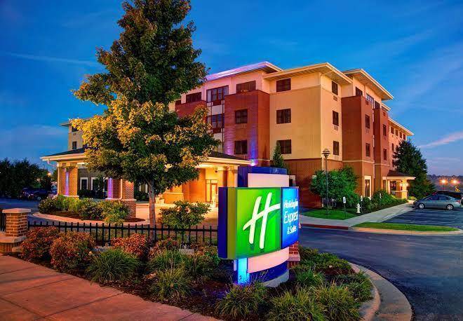 The Q Hotel & Suites Image