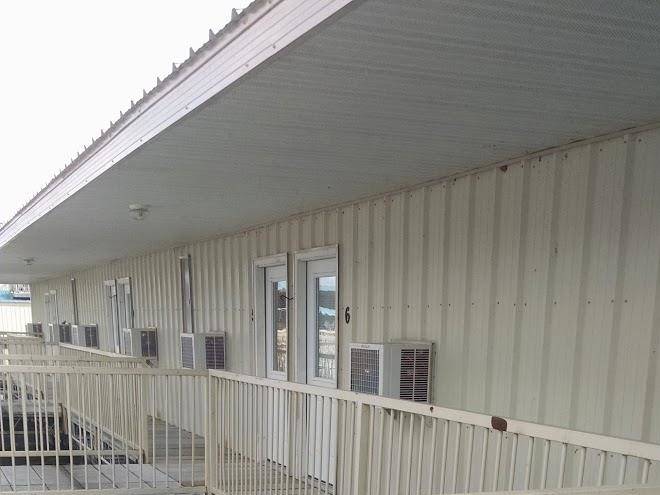 Bucksaw Resort & Marina Image