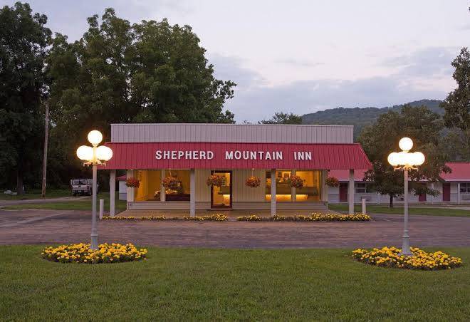 Shepherd mountain inn & suites