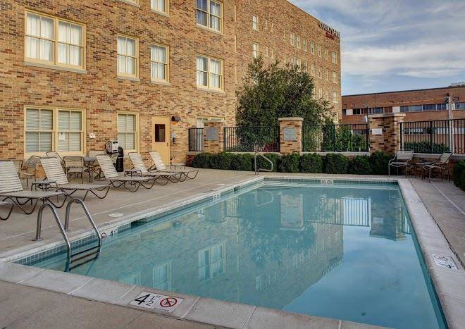 Courtyard by marriott kansas city country club plaza