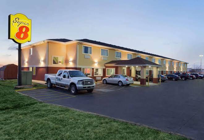 Super 8 by wyndham lees summit