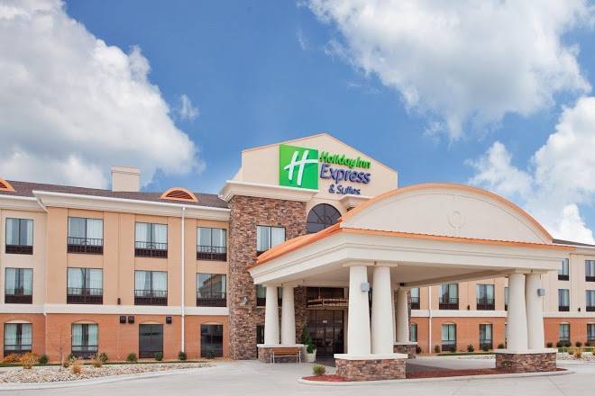 Holiday Inn Express & Suites Saint Robert Leonard Wood Image