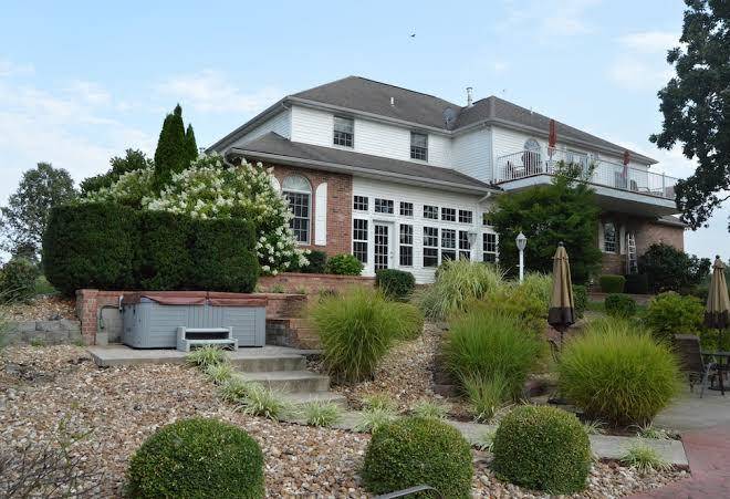 Lafayette manor and winery