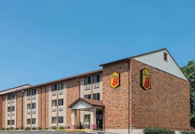 Super 8 by wyndham st charles
