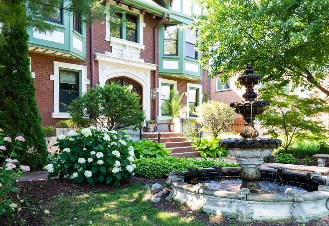 Fleur de lys mansion