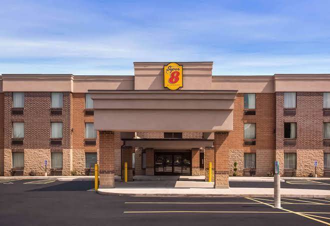 Super 8 by wyndham st louis north