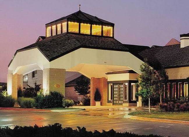 Days Inn & Suites By Wyndham St Louis Westport Plaza Image