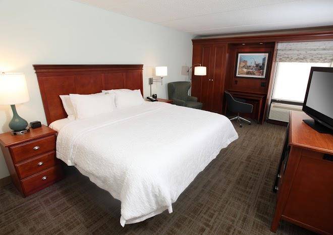 Hampton Inn St Louis Westport Image