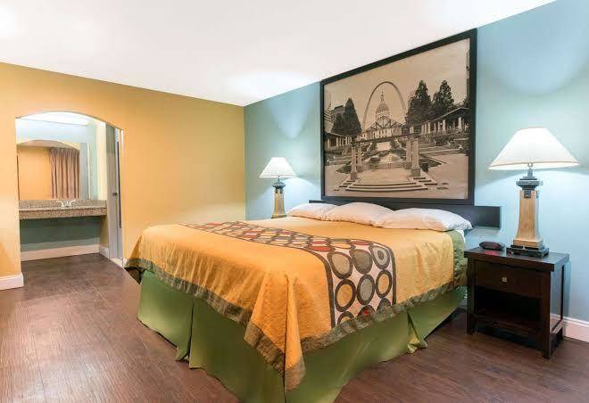 Super 8 by wyndham fenton st louis area