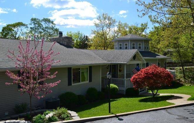 Anchor inn on the lake bed and breakfast
