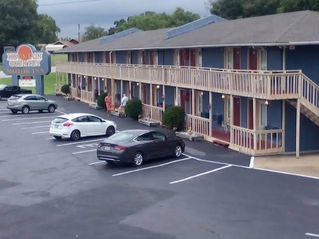 Mountain country motor inn