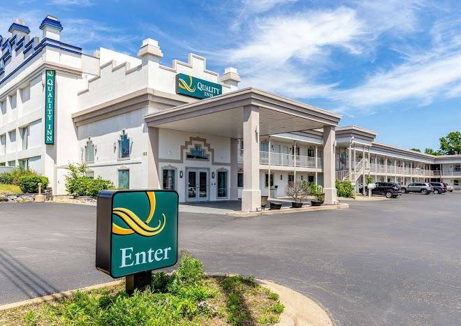 Quality Inn Branson Hwy 76 Central Image