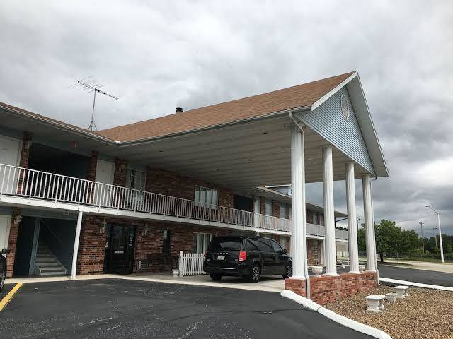 Twelve Oaks Inn Image