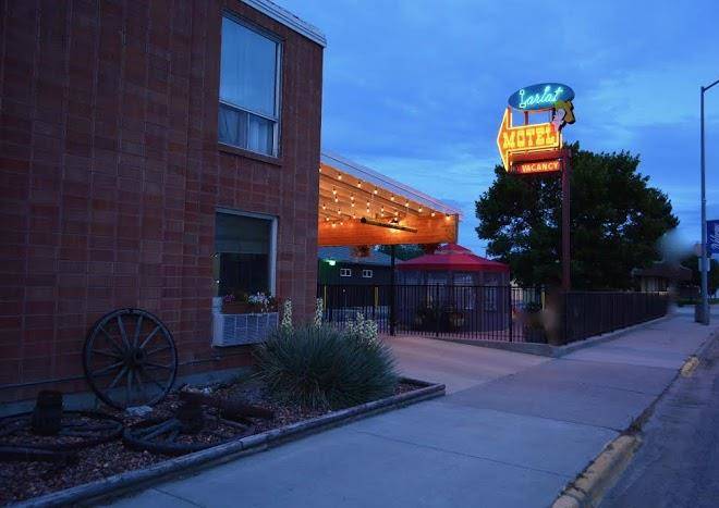 Lariat motel